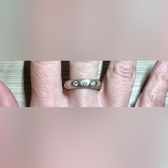 Vintage Designer Brushed Sterling Silver Flush Gemstone Band Ring, Size 9, 6.3g - Picture 7 of 9